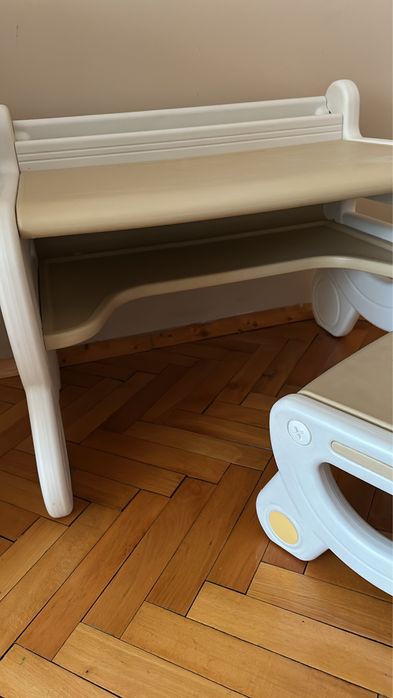 Детско бюро със столче