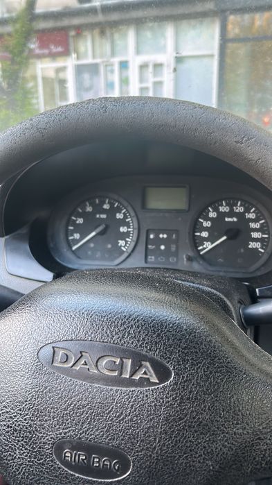 Vând Dacia Logan