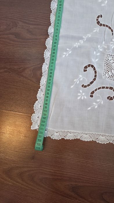 Покривка за маса, рязана бродерия 107х85см