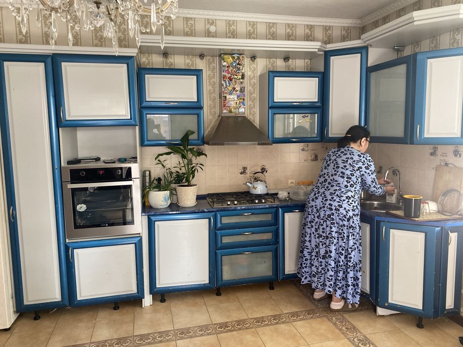 Отдам бесплатно кухонный гарнитур, состояние не очень хорошее