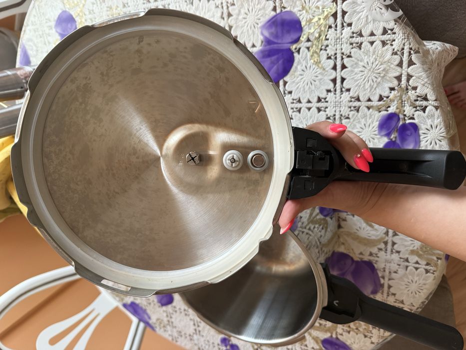Тенджера под налягане tefal 6литра