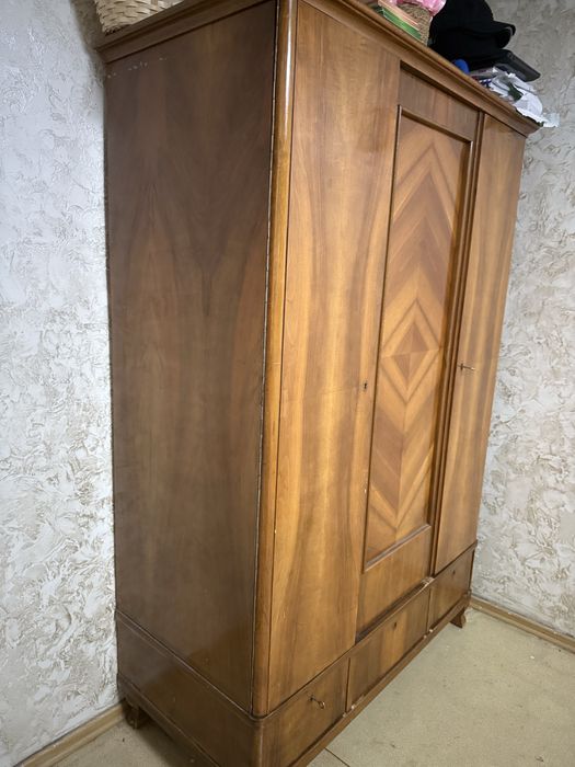 Продам дубовый шкаф
