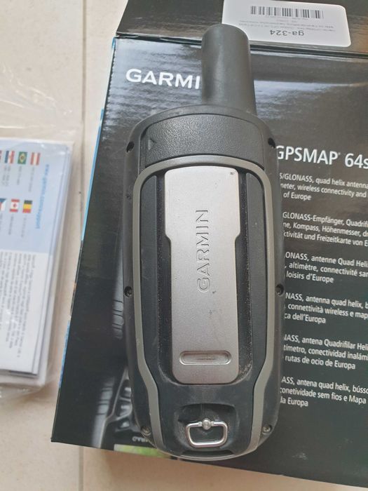 Туристическа навигация GARMIN 64st - пълен комплект