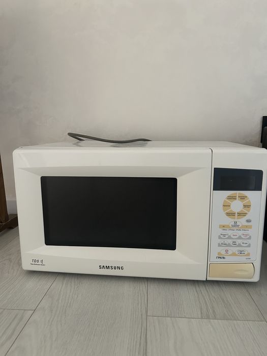 Продаю микроволновую печь Samsung в отличном состоянии.
