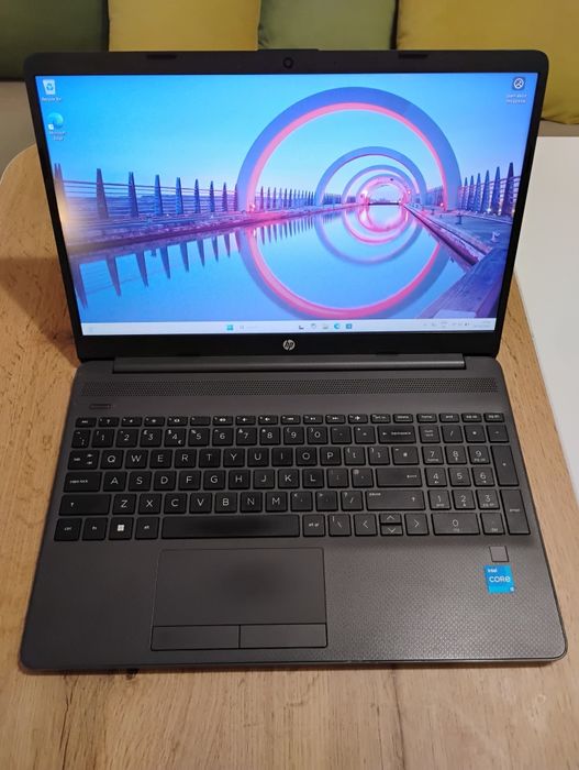 HP 250 G9 - i5-1235U, 8GB RAM, 256 NVMe SSD, Windows 11 Pro
