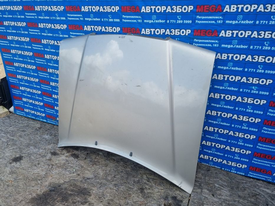 Капот на w201 Mercedes.