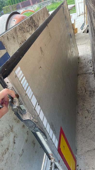 usi remorca 285x125 ,2 bucati. rem standard sau semimega