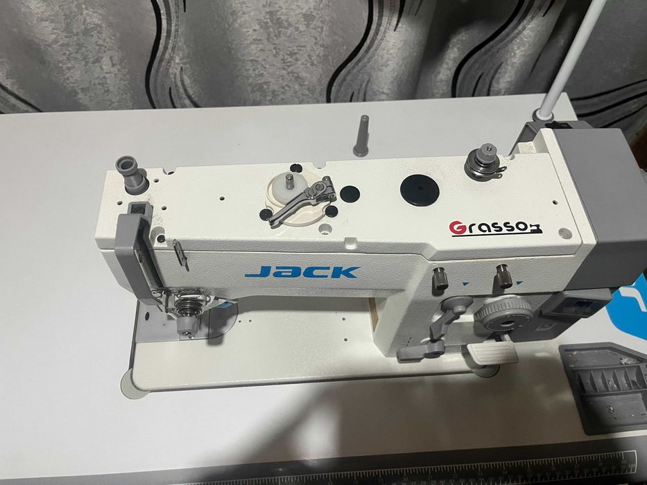 Mașină de cusut industrială in zig-zag si linia JACK JK-20U-53Z