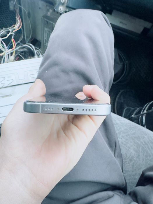 продам Айфон 15 про