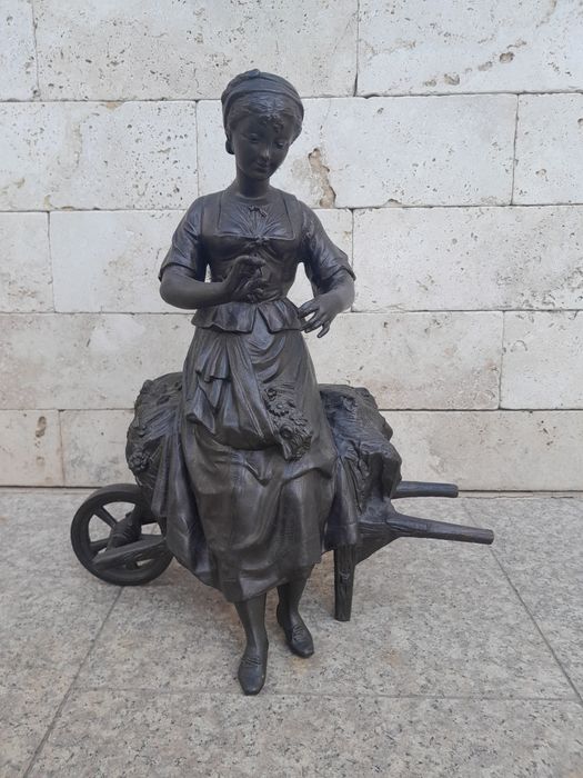 Statueta veche din antimoniu