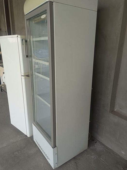 Витринный холодильник