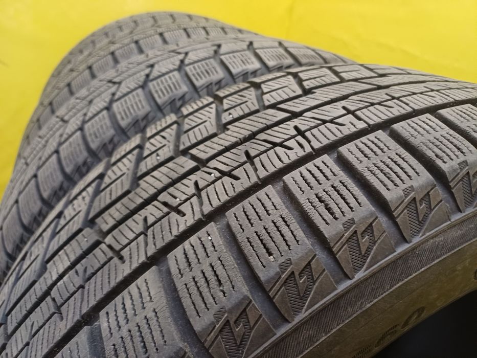 Шины 225 55 R17 YOKOHAMA комплект