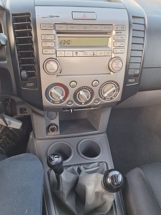 Mazda bt50 2.5 diesel 4x4 mic mare clima an 2010