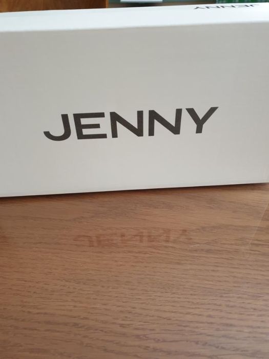 Нови дамски дишащи обувки JENNY номер 41.