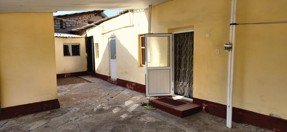 Xovli uy sotiladi Axangaran