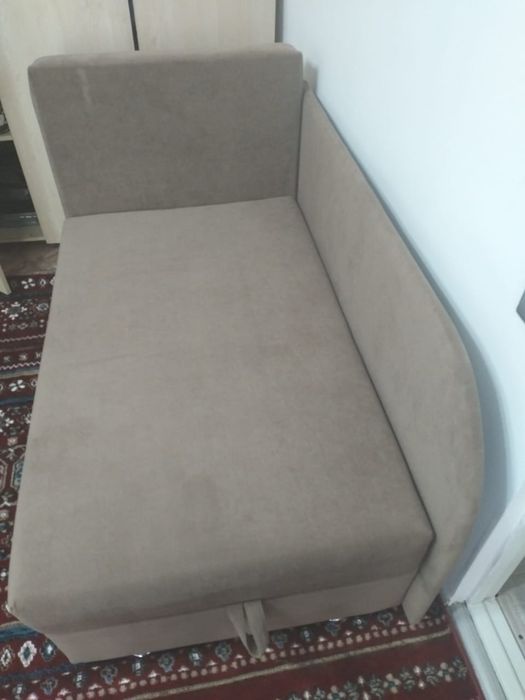 Продам диванчик.