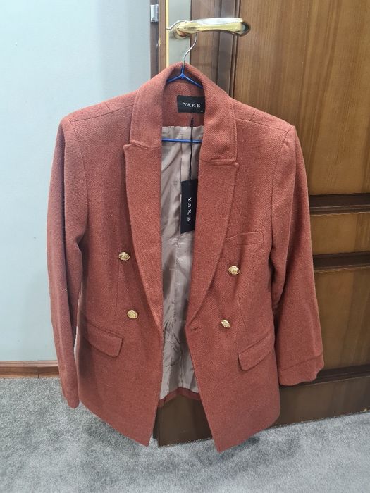 Продам женский костюм