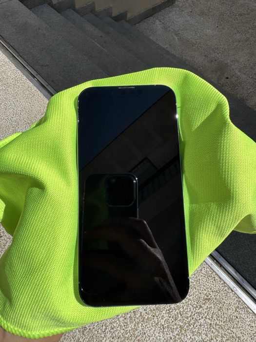 iPhone 13 PRO син 256 GB + 5 кейса и протектор