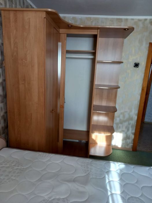 Шкаф угловой плательный