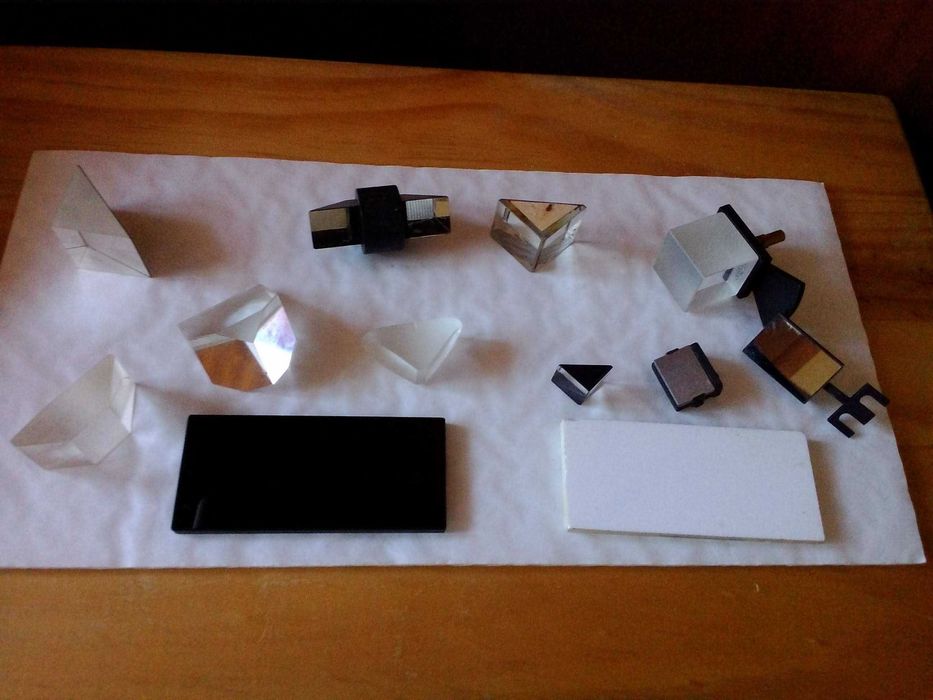 Оптични призми, лещи и огледала