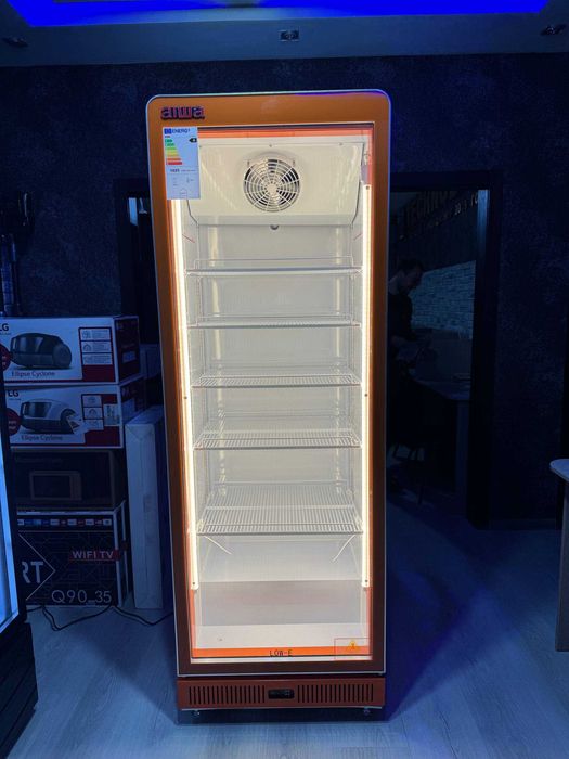 Невероятно красивый витринный холодильник AIWA в оранжевом цвете
