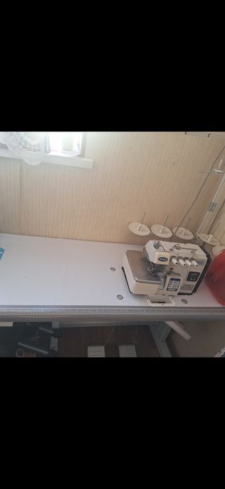 Оверлок машинка britex