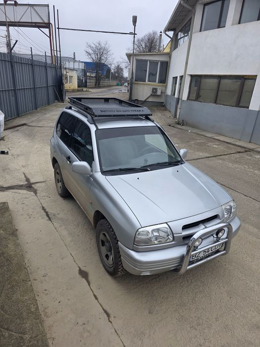 Vând sau schimb suzuki Grand Vitara  2000 benzina