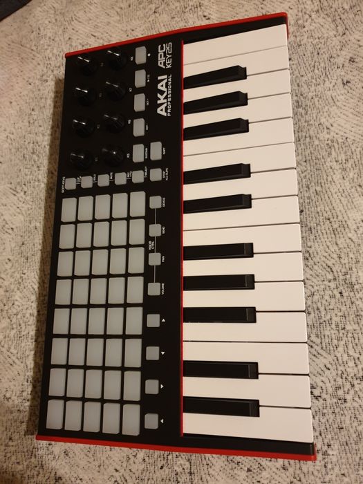 Midi контроллер Akai apc key 25