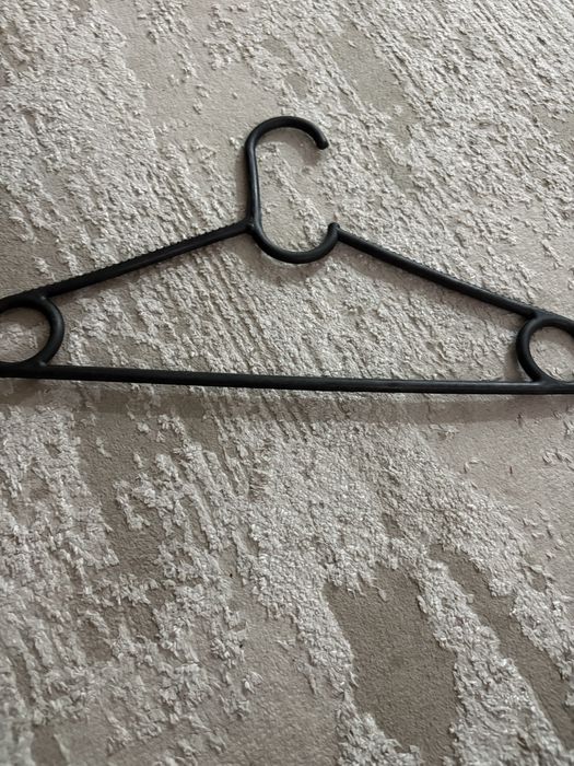 продам вешалки срочно