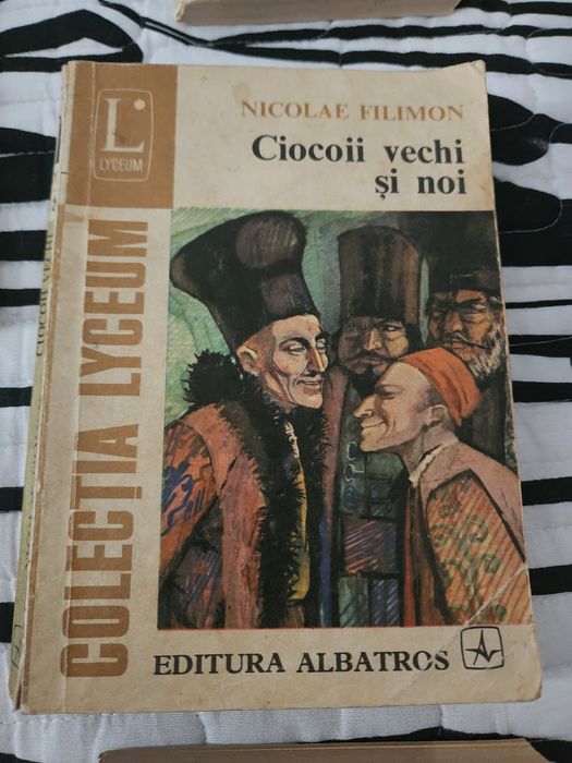 7 cărți vechi diferite