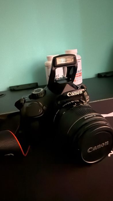 Aparat foto canon 1100D