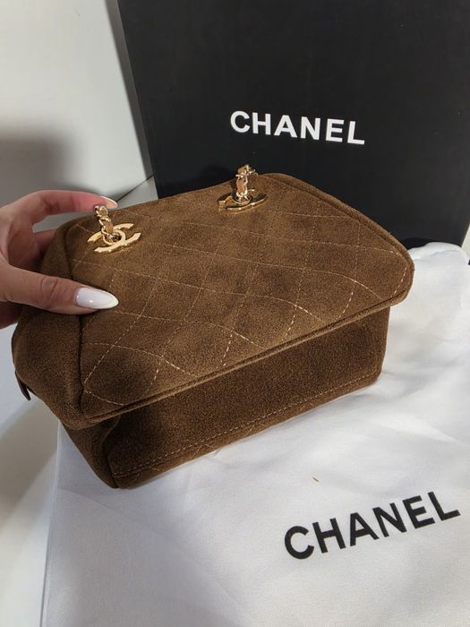 Дамска чанта Chanel Suede “Eyes on you” Bowling bag