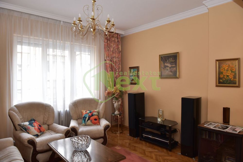 Дава се под наем Тристаен апартамент в София, Център - 94 кв.м за 1097.01 € - Снимка #1