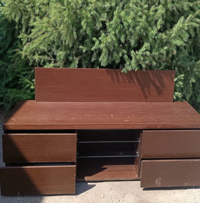 Тумба под телевизор большая .