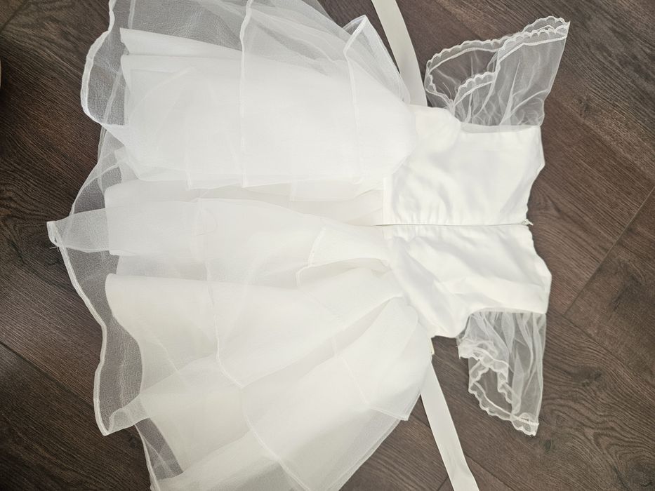 Белое платье на девочку 2-3 года, новое