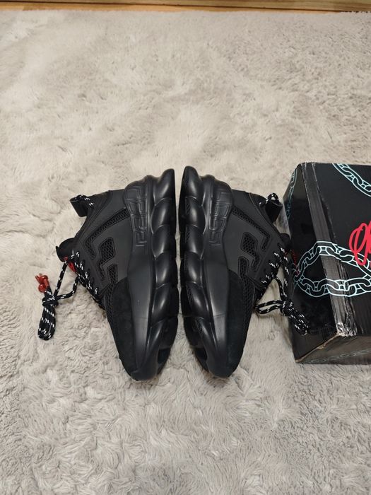 Versace chain reaction