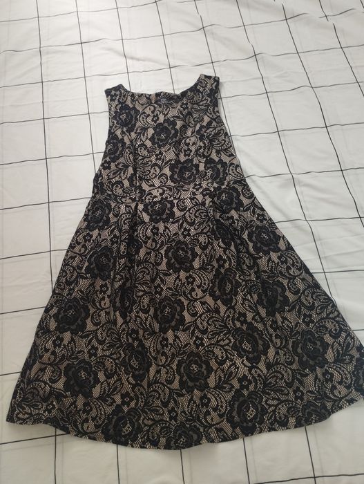 Рокля на цветя, рокля в син цвят и рокля- черна дантела.