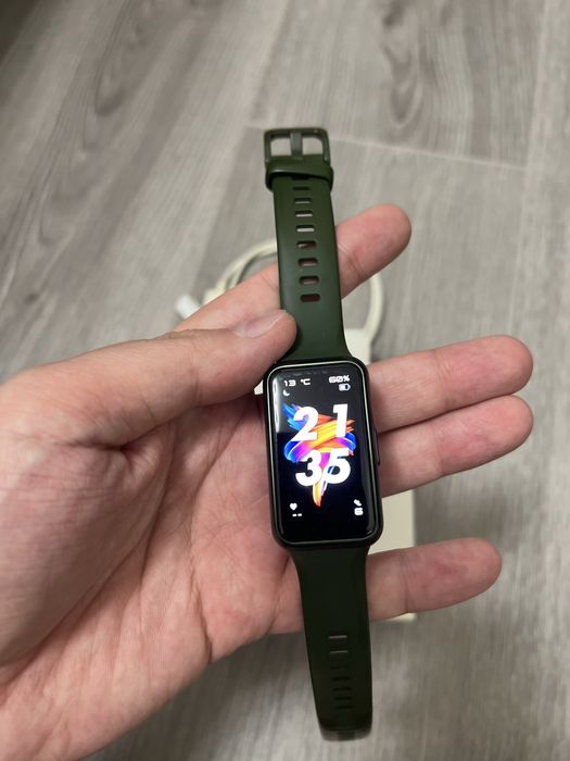 Продаю Huawei Band 7
