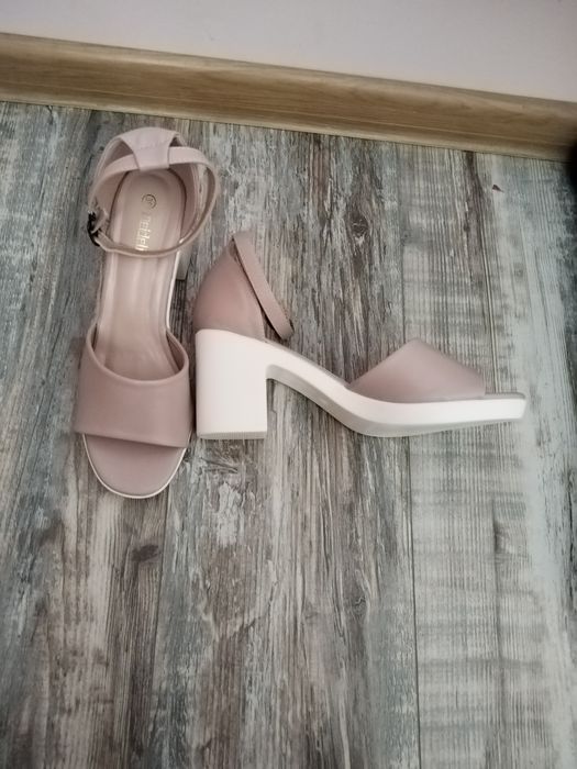 Нови сандали 39 номер