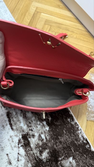 Brit mediu Laura Maxim