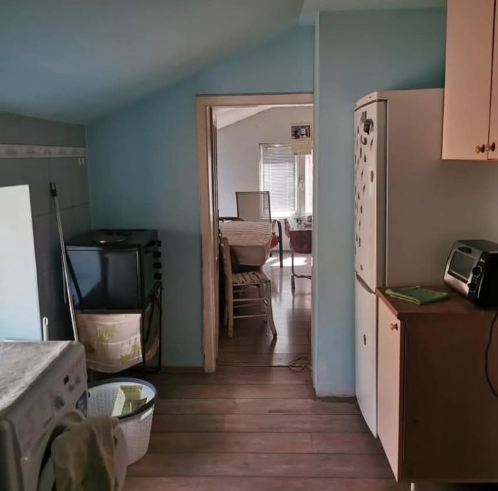 Етаж от къща и дворно място