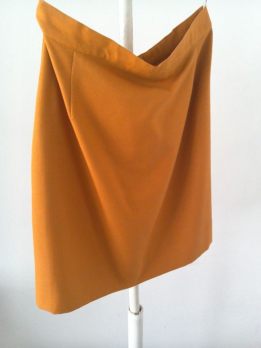 Costum (compleu) adolescente, muștar cu negru: sacou și fustă