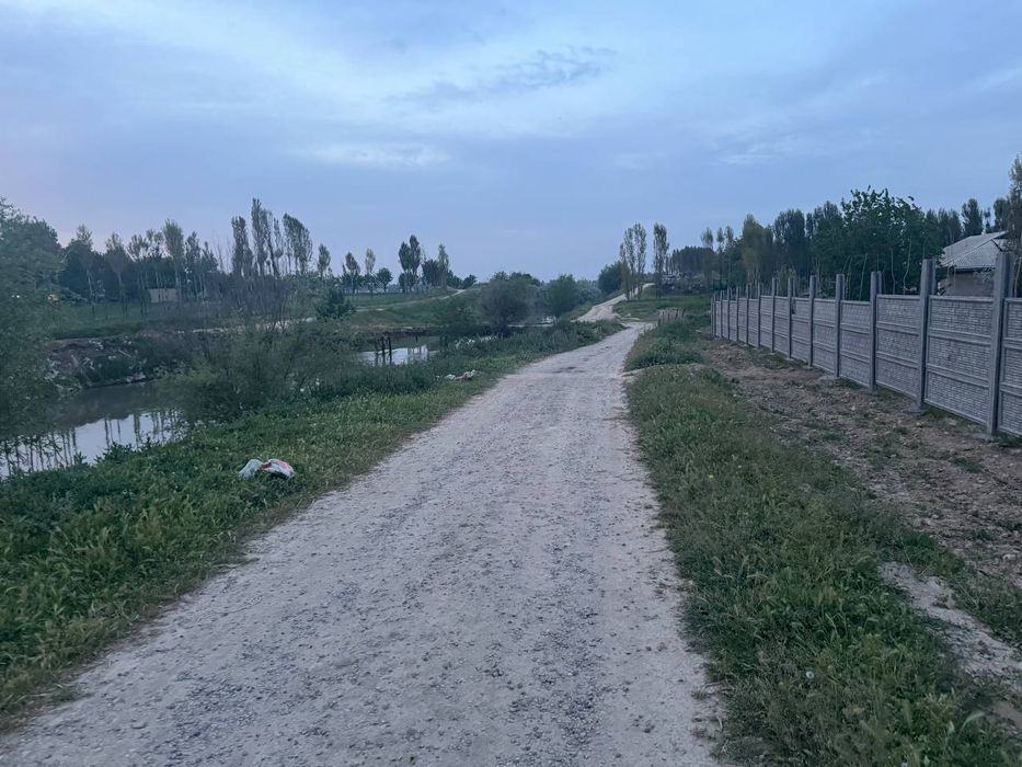 Срочни. Янгийулда ер участкаси сотилади.