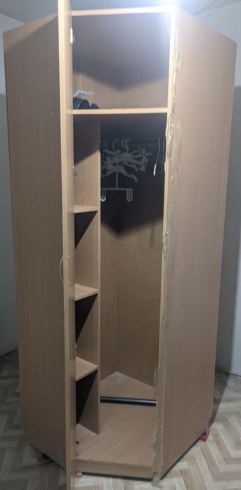 Продаю шкаф угловой