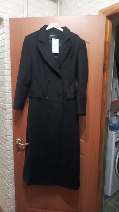 Пальто черное двубортное