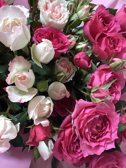 Букеты кустовых роз, свежие