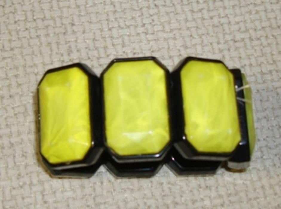 Гривна ,в актуален цвят - 5 лева.