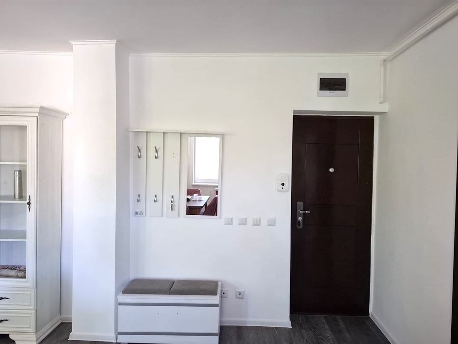 Apartament 3 camere, complet renovat, mobilat parțial, la doar 150 m de Plajă – Centru Mangalia
