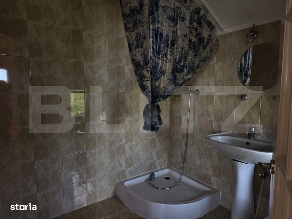 Casa  cu piscina ,7 camere, 447 mp - teren 1535mp, Vetis