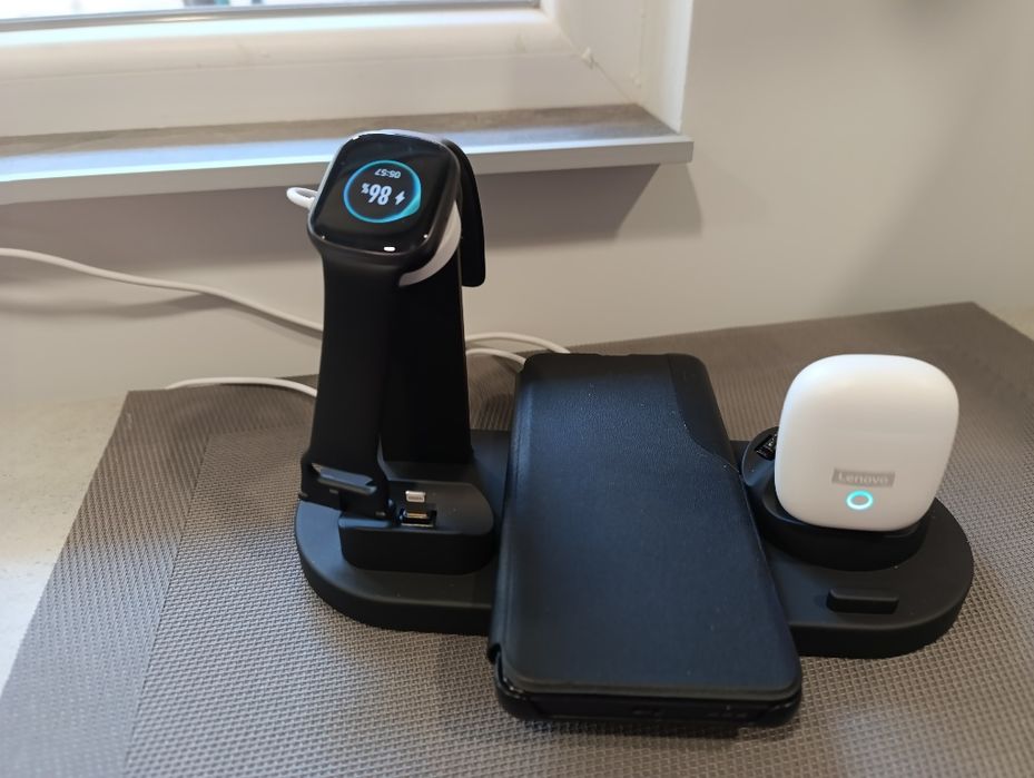 Мулти-функционална станция за зареждане 4 в 1/Docking station charger!